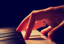 开云体育平台APP-英国网球队力克美国网球队，西西帕斯高光表现再现经典瞬间