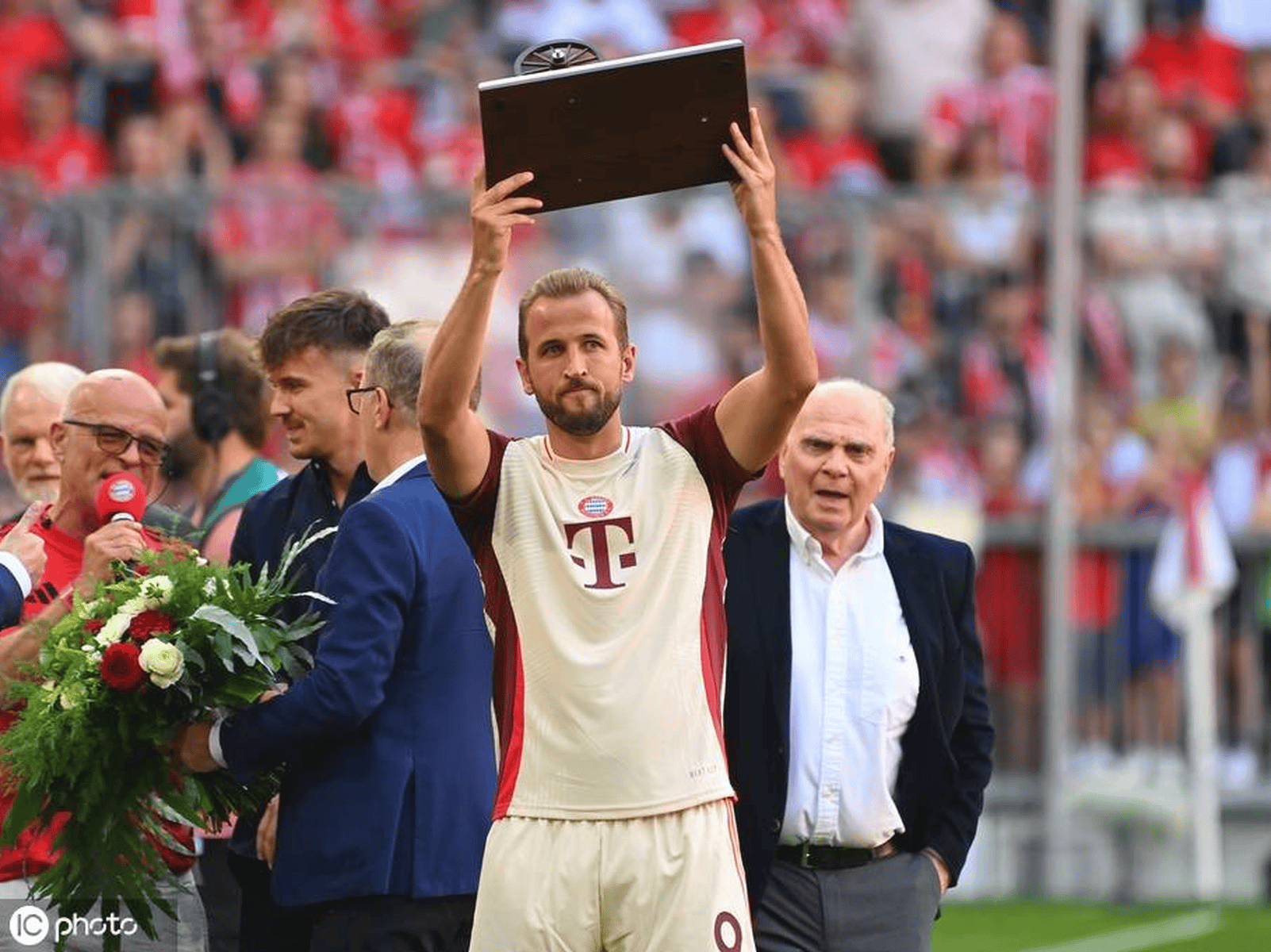 关于拜仁慕尼黑球员获得当地联赛最佳射手称号的信息