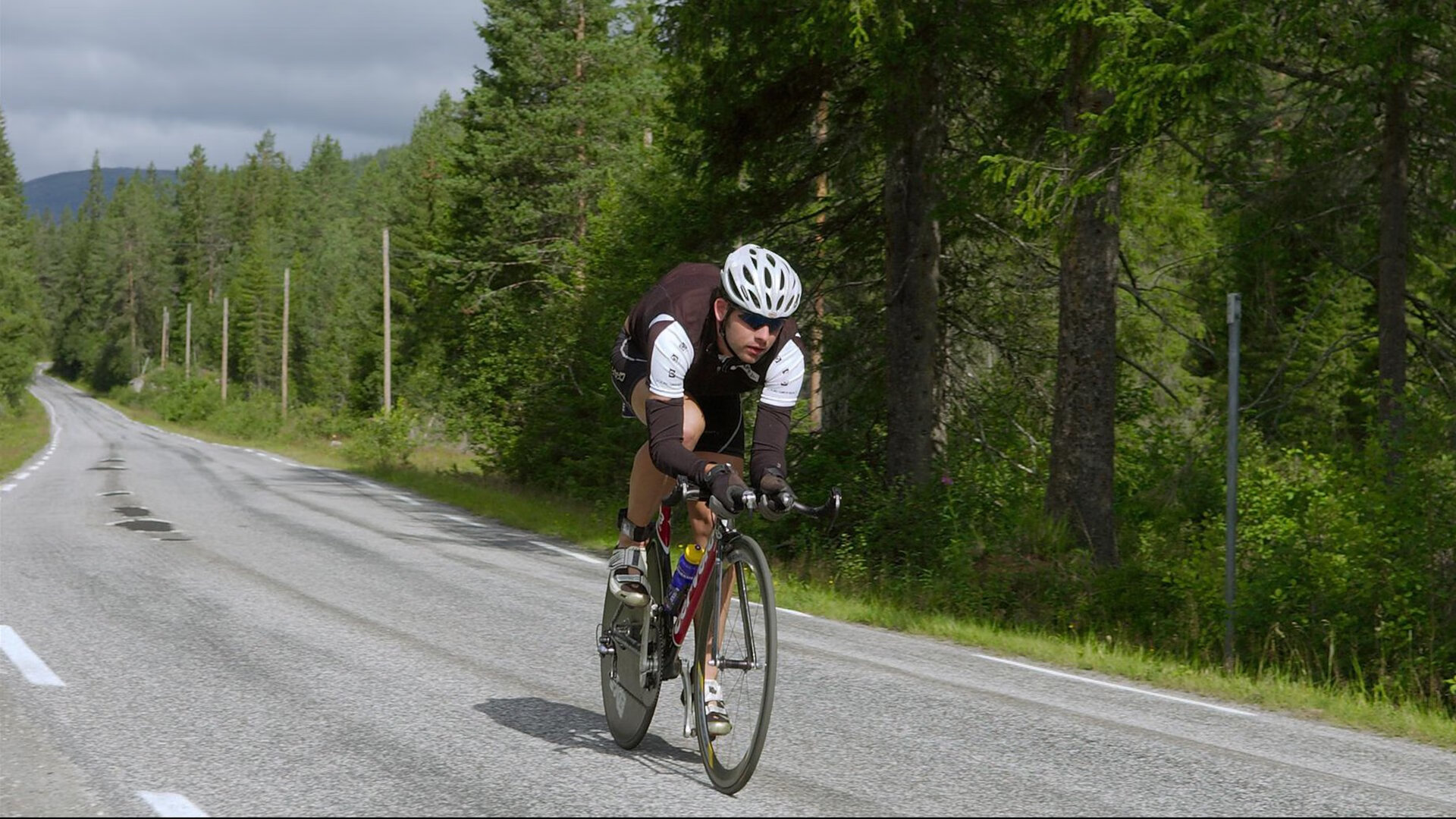 希腊轻取智利，穆勒关键一传一射定乾坤，老将的智慧照亮胜利之路